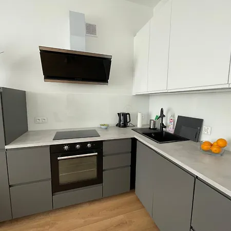 Apartman Obozna - Calm And Comfortable Near Center, With Air Condition And Balcony, Self Check-in *