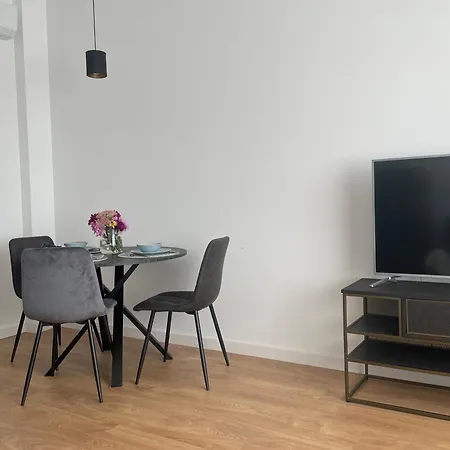 Apartman Obozna - Calm And Comfortable Near Center, With Air Condition And Balcony, Self Check-in